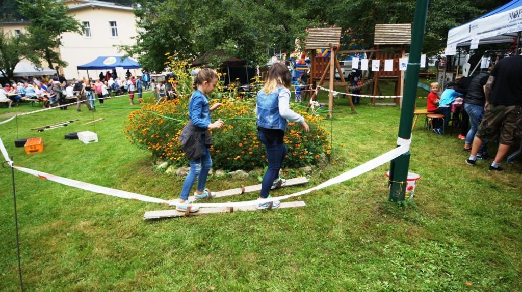 Gosciniec Jas -Sniadania I Obiadokolacje Szwedzki Stol W Cenie Bezplatny Parking Szklarska Poreba Exterior photo